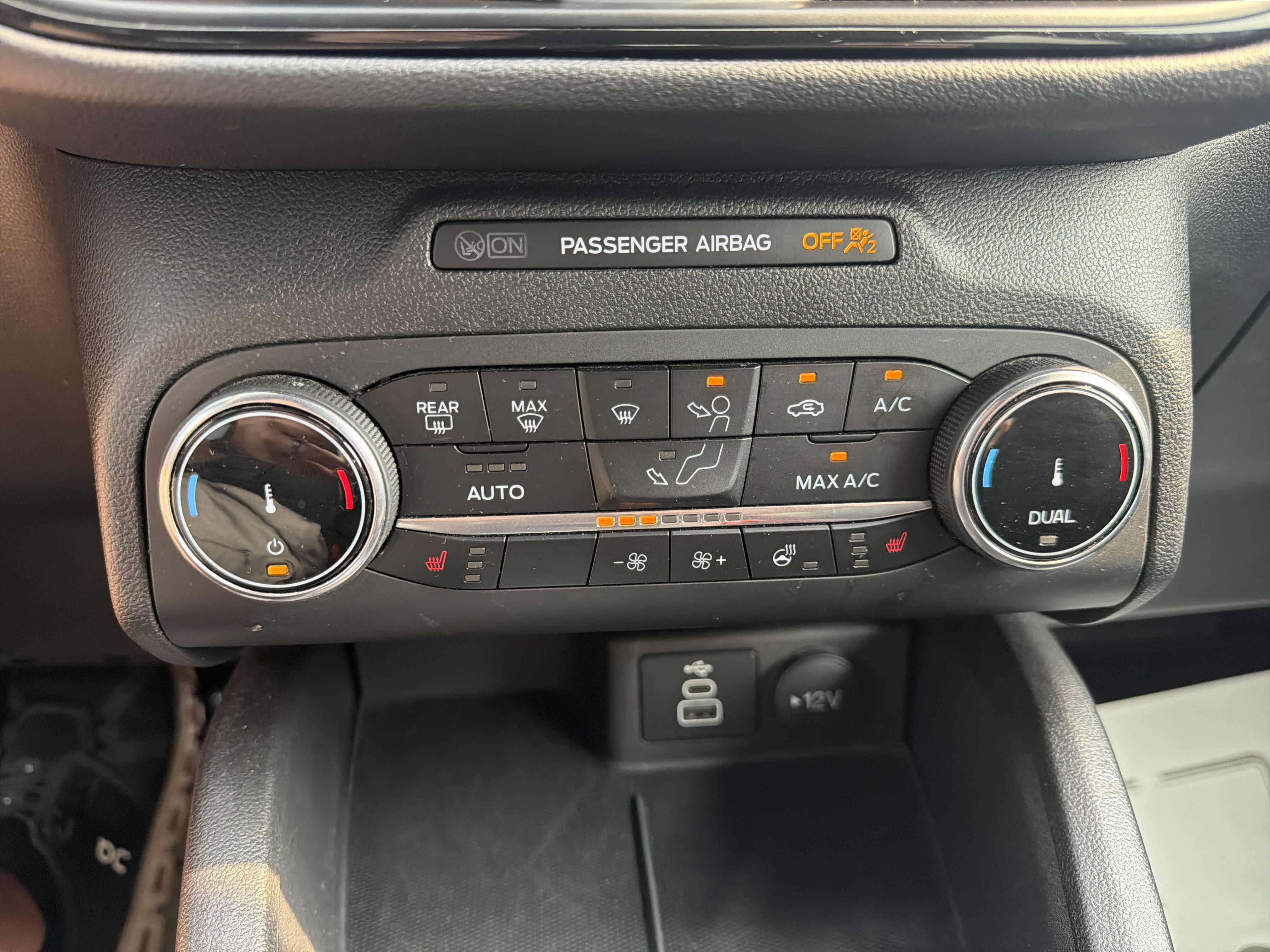 Certified 2025 Ford Escape ST-Line Select AWD/4WD image 30