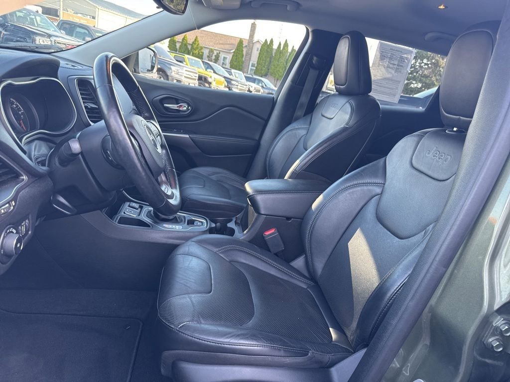 Used 2021 Jeep Cherokee Latitude Lux FWD image 2