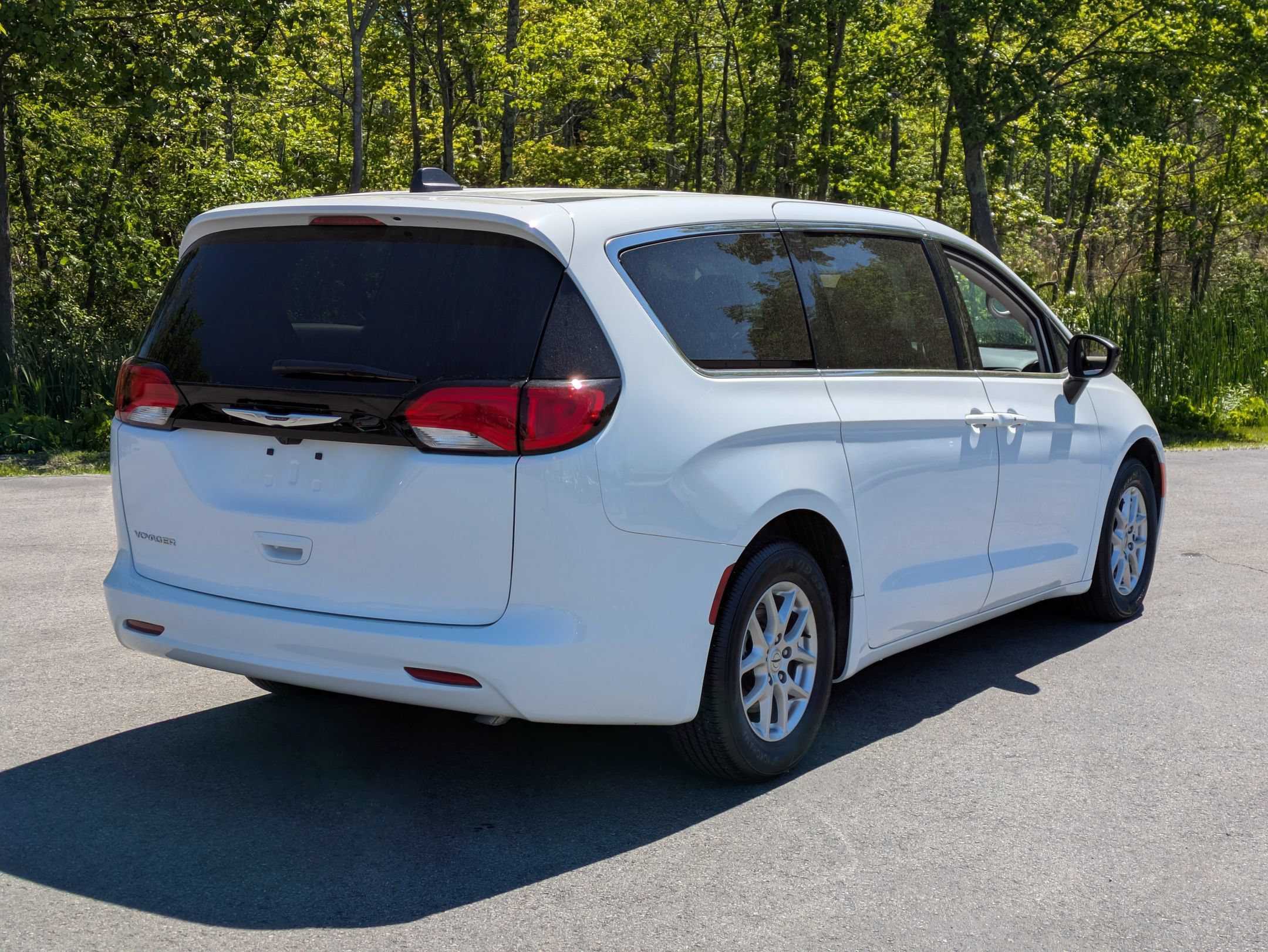 Used 2024 Chrysler Voyager LX FWD image 3