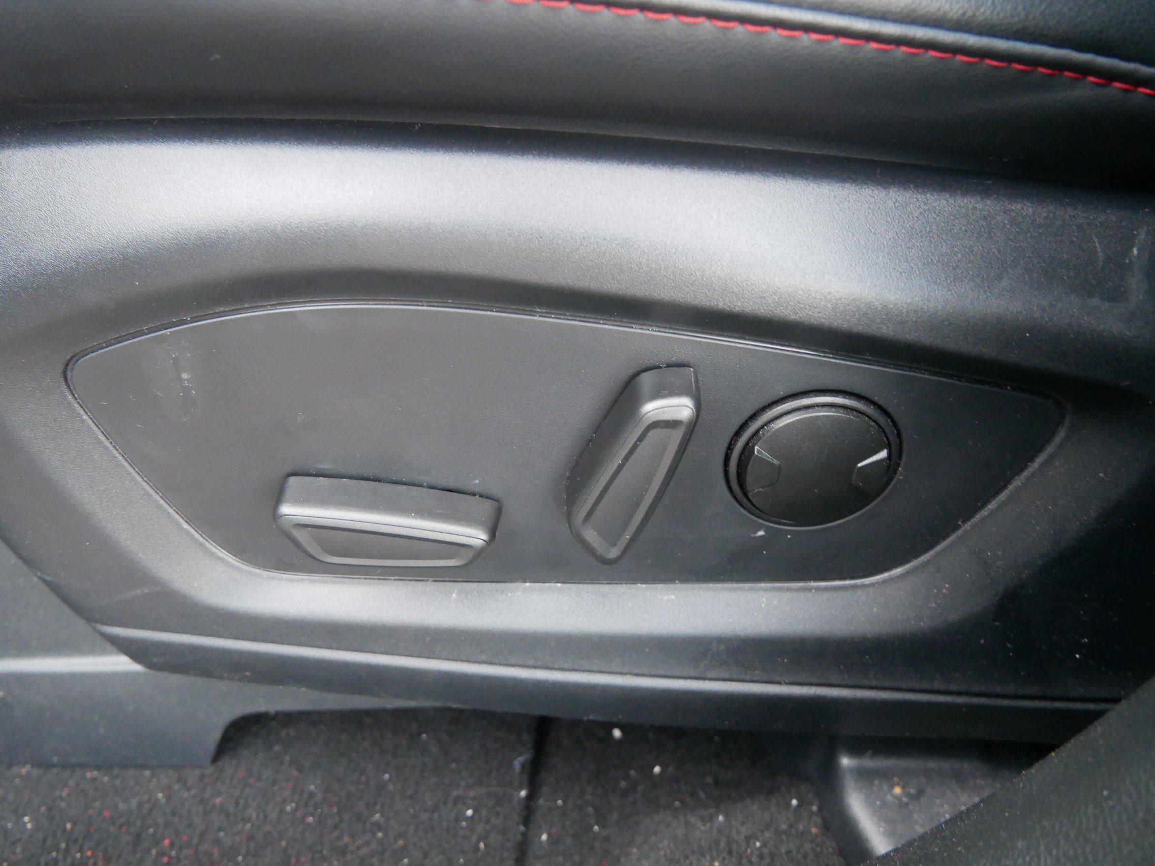 Certified 2025 Ford Explorer ST-Line image 19