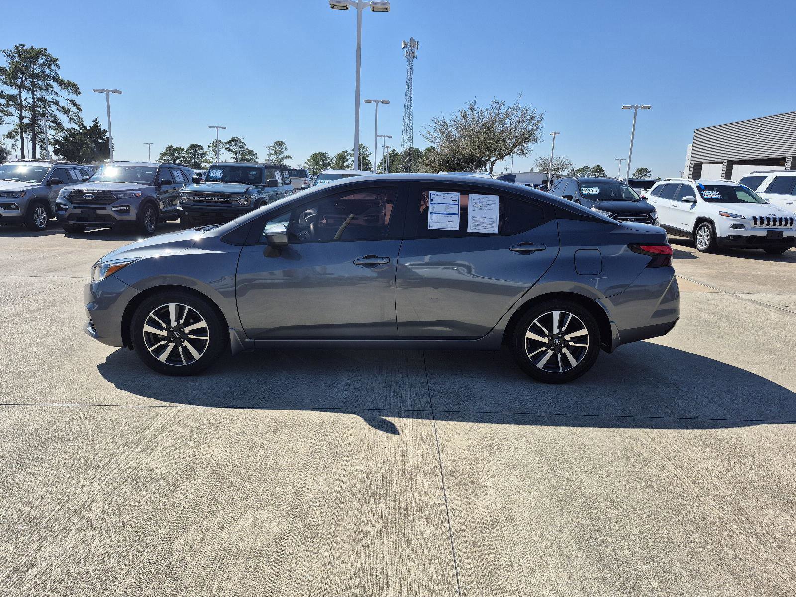 Used 2021 Nissan Versa SV image 2