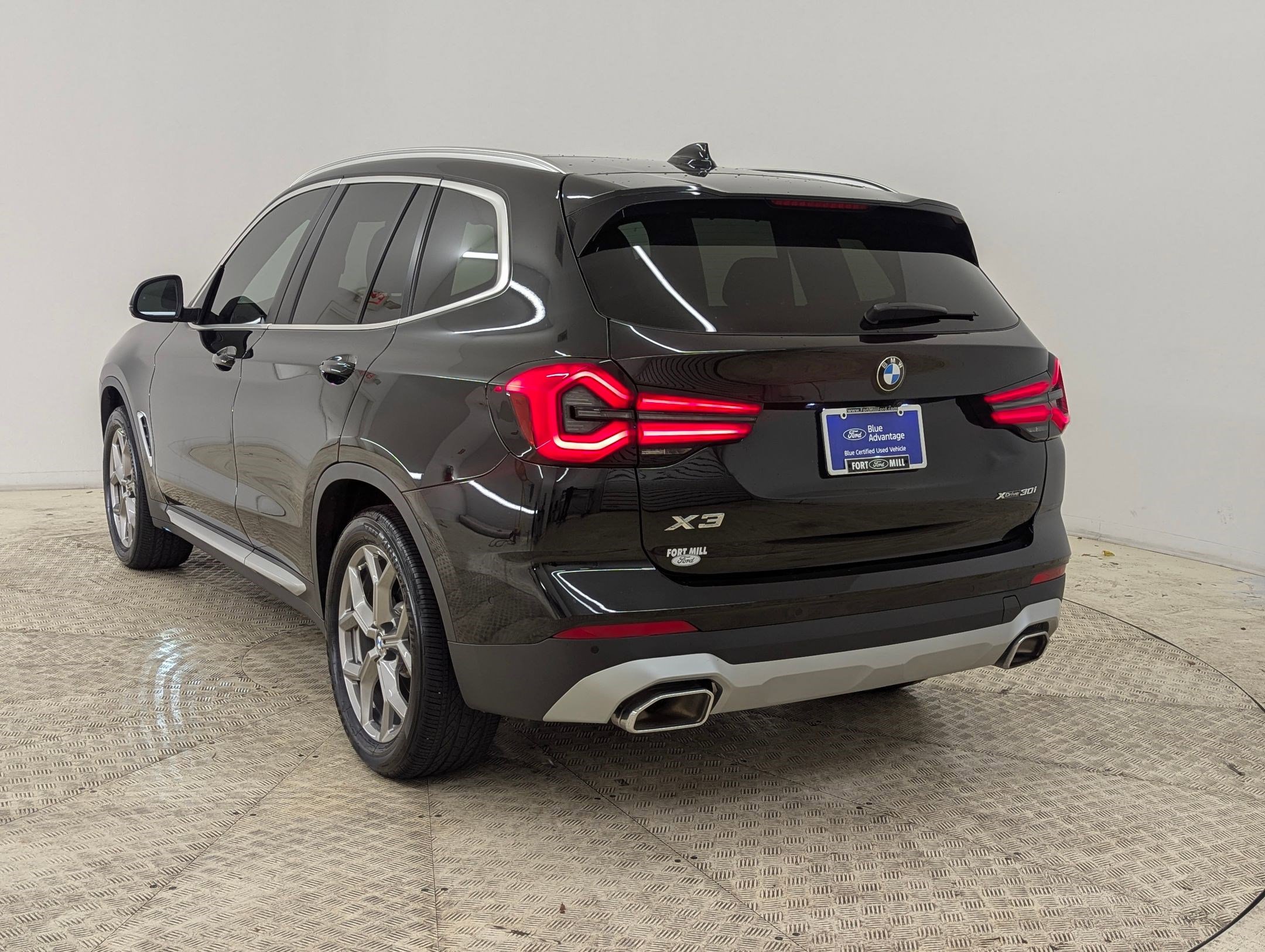 Used 2024 BMW X3 xDrive30i w/ Premium Package image 3