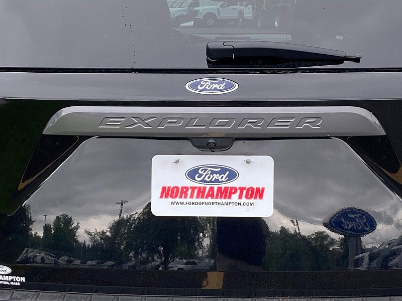 Certified 2023 Ford Explorer XLT w/ Equipment Group 202A AWD/4WD image 10