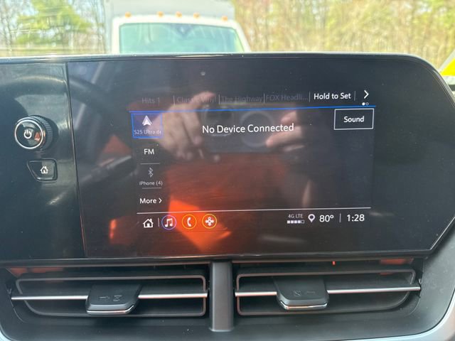 Used 2024 Chevrolet Trax RS FWD image 17