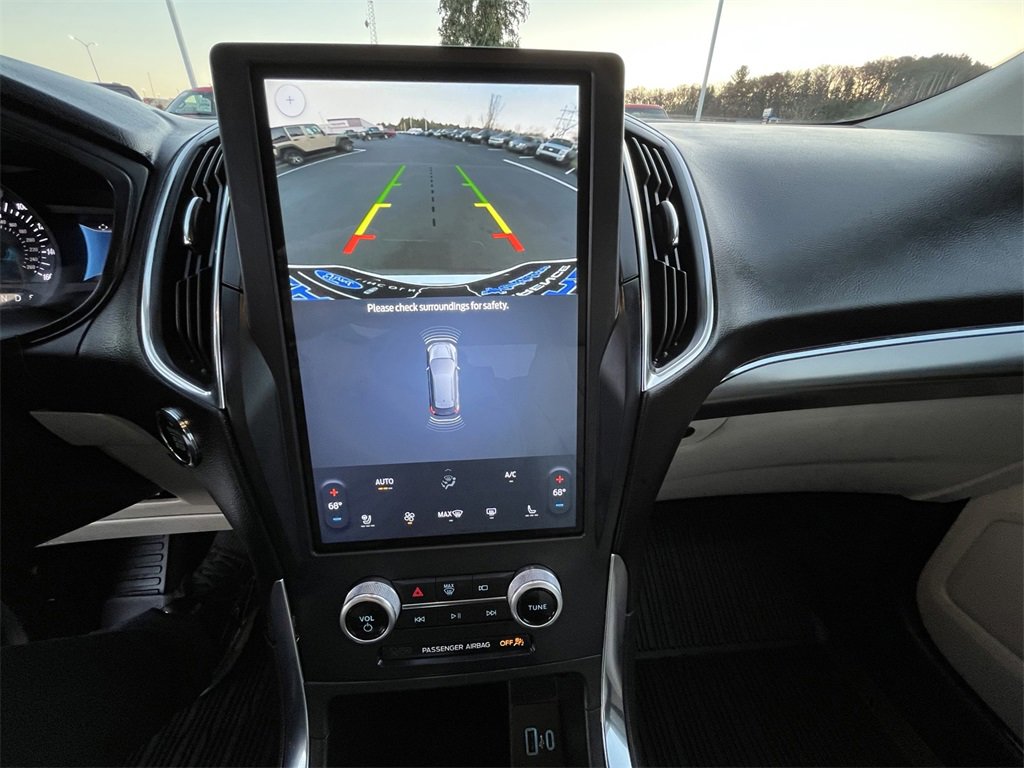 Certified 2022 Ford Edge Titanium w/ Class II Trailer Tow Package image 15