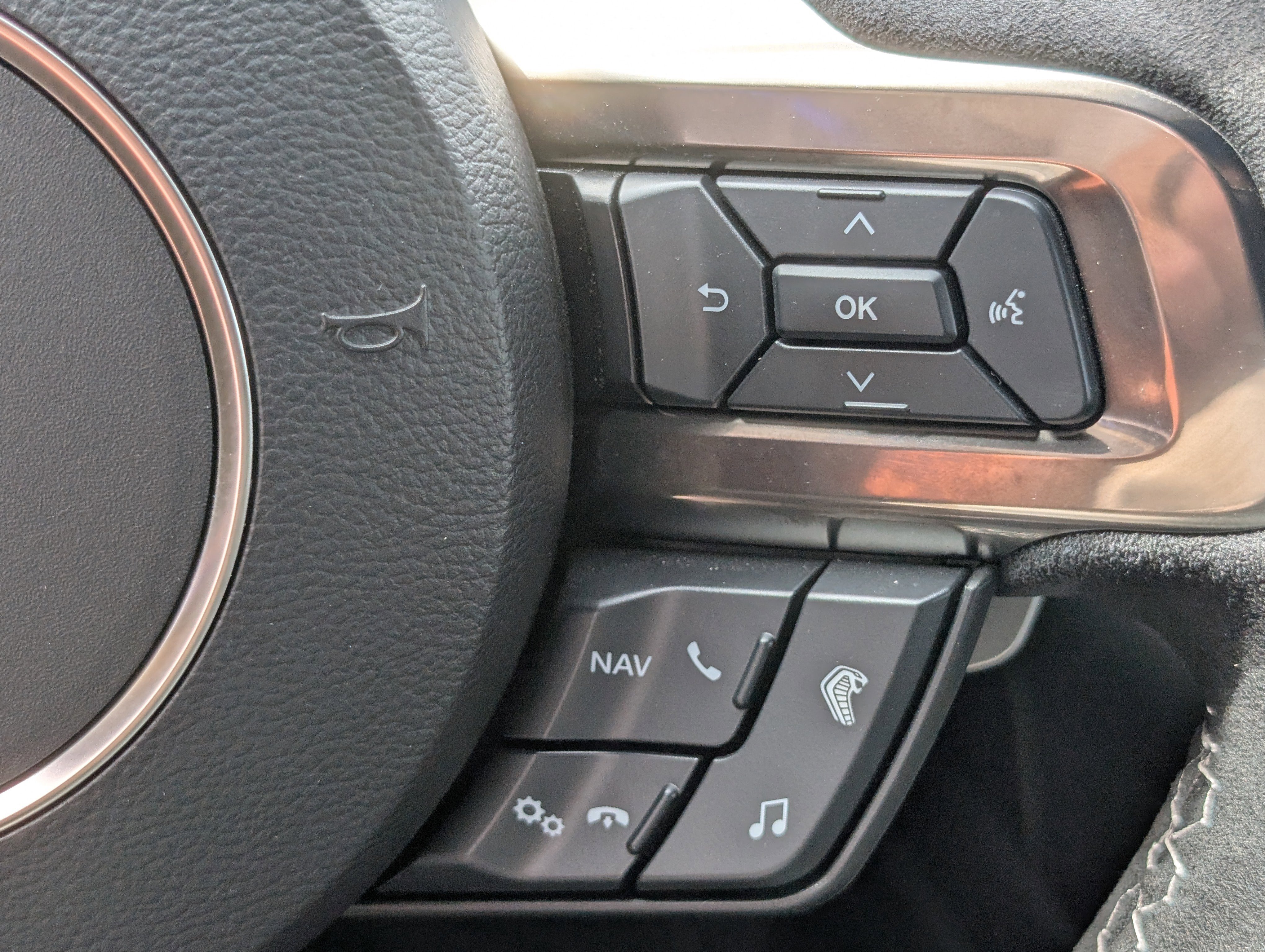 Certified 2021 Ford Mustang Shelby GT500 w/ Carbon Fiber Handling Package image 21