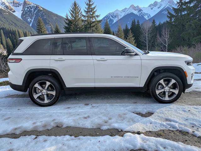 Used 2025 Jeep Grand Cherokee Limited w/ Luxury Tech Group II image 2