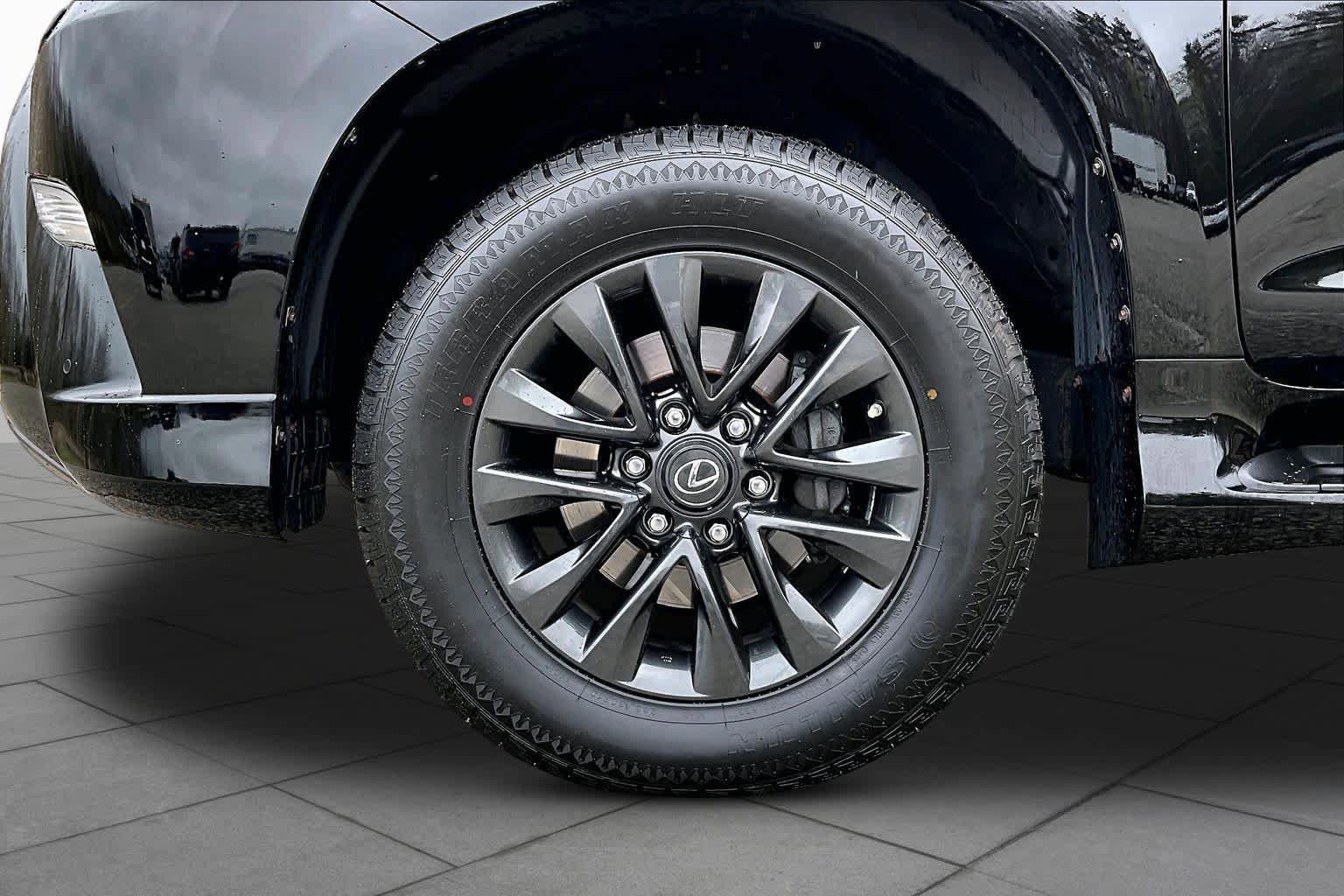 Used 2020 Lexus GX 460 Premium w/ Premium Package AWD/4WD image 11