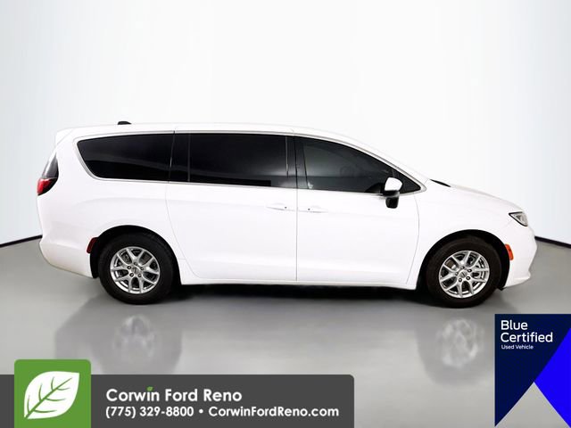 Used 2023 Chrysler Pacifica Touring-L FWD image 10