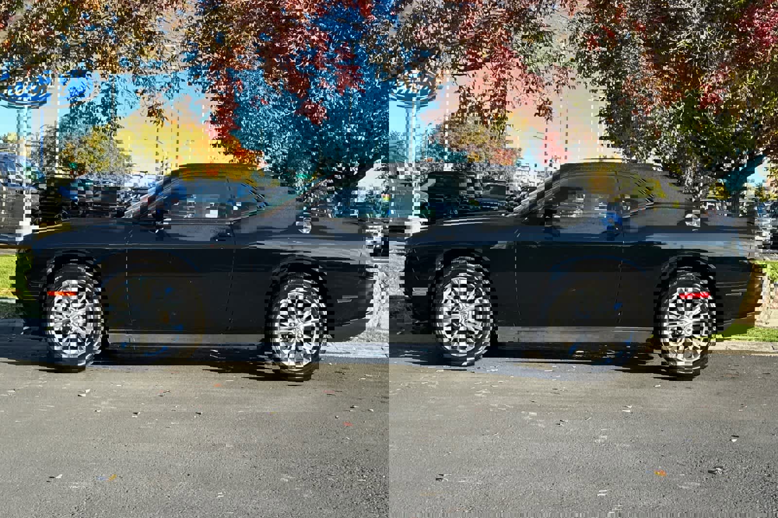 Used 2022 Dodge Challenger SXT w/ Driver Convenience Group image 2