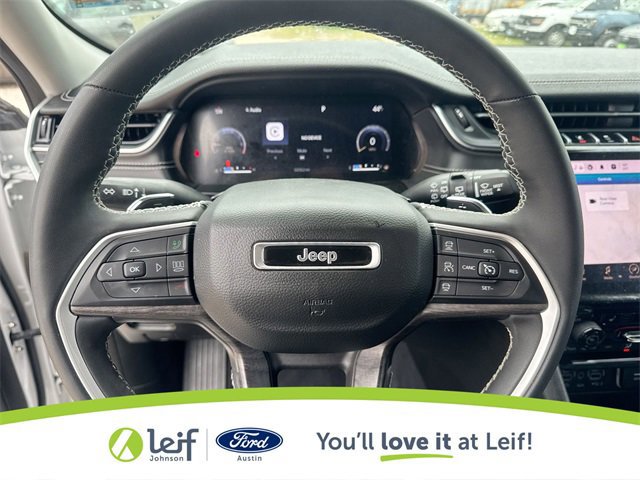 Used 2023 Jeep Grand Cherokee Limited w/ Black Appearance Package image 15