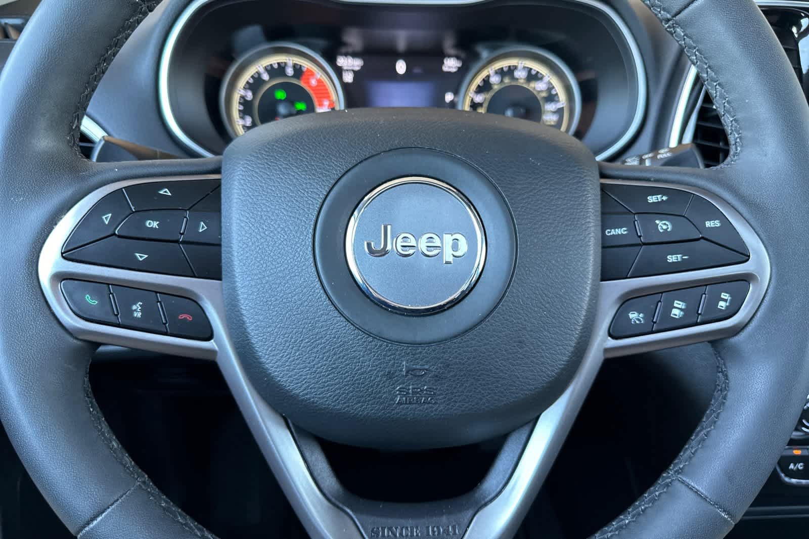 Used 2022 Jeep Cherokee Limited AWD/4WD image 23