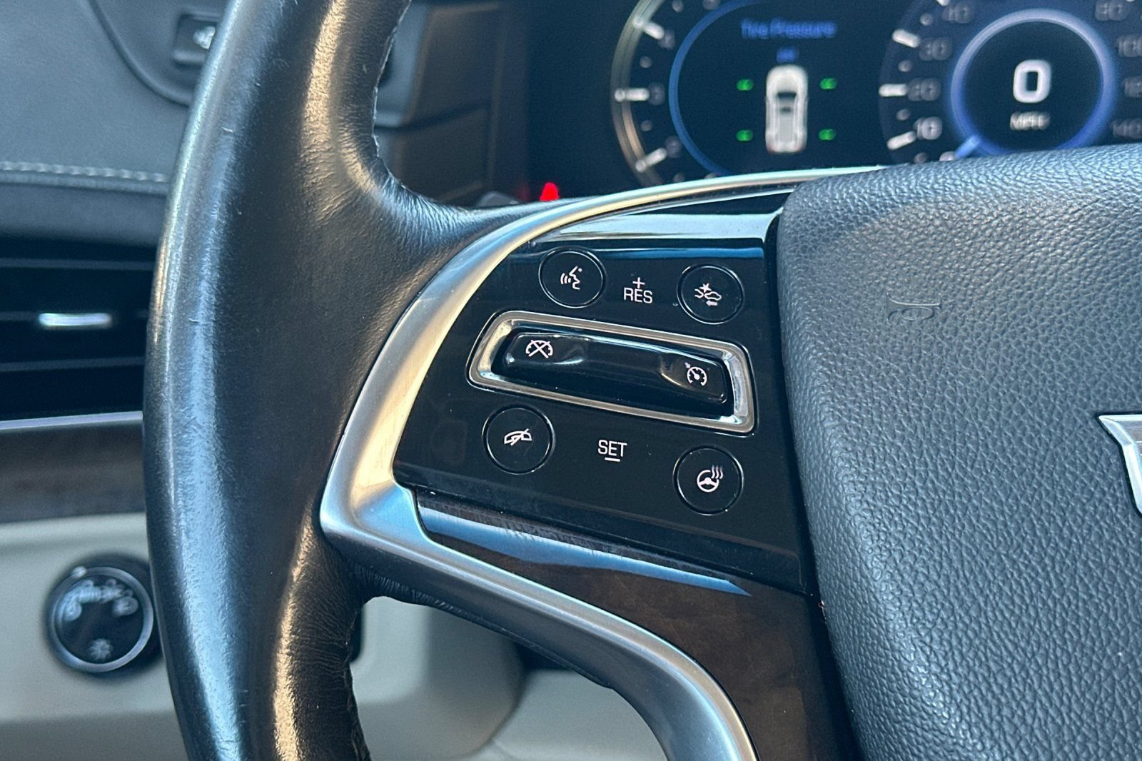 Used 2019 Cadillac Escalade Luxury RWD image 37