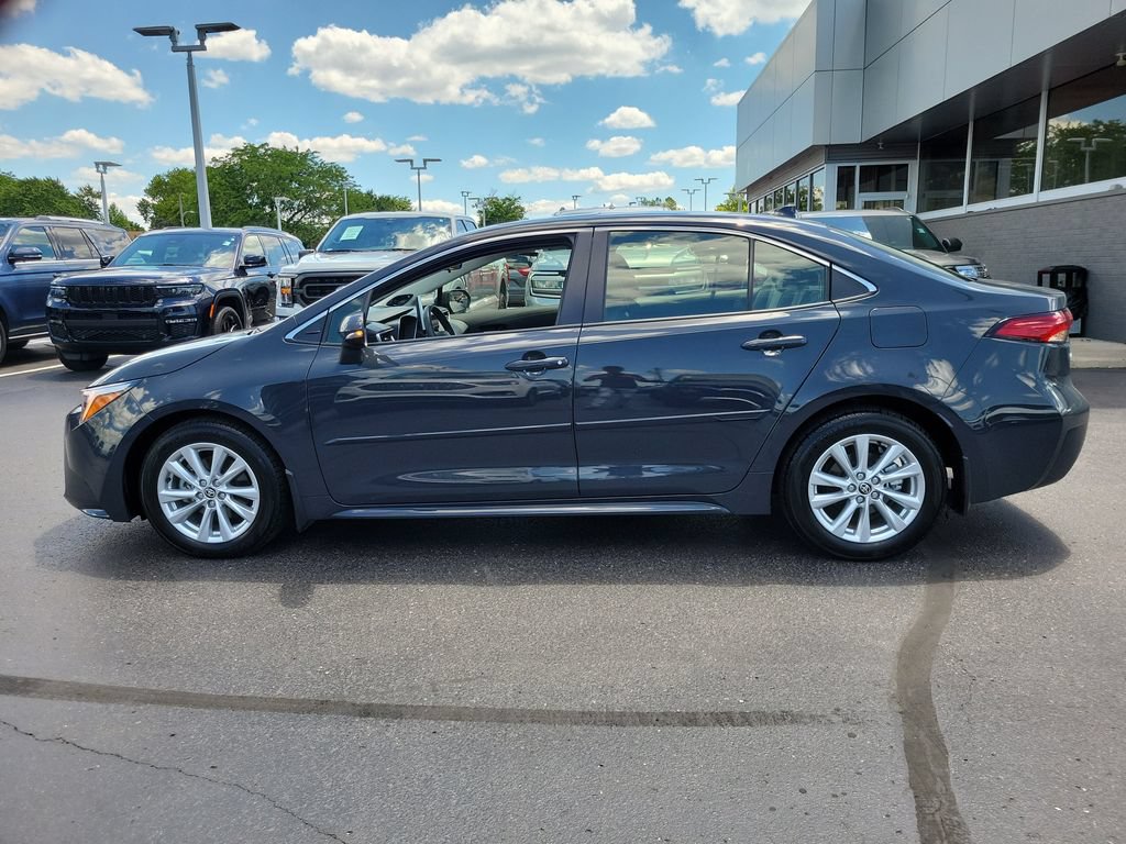 Used 2025 Toyota Corolla XLE FWD image 7