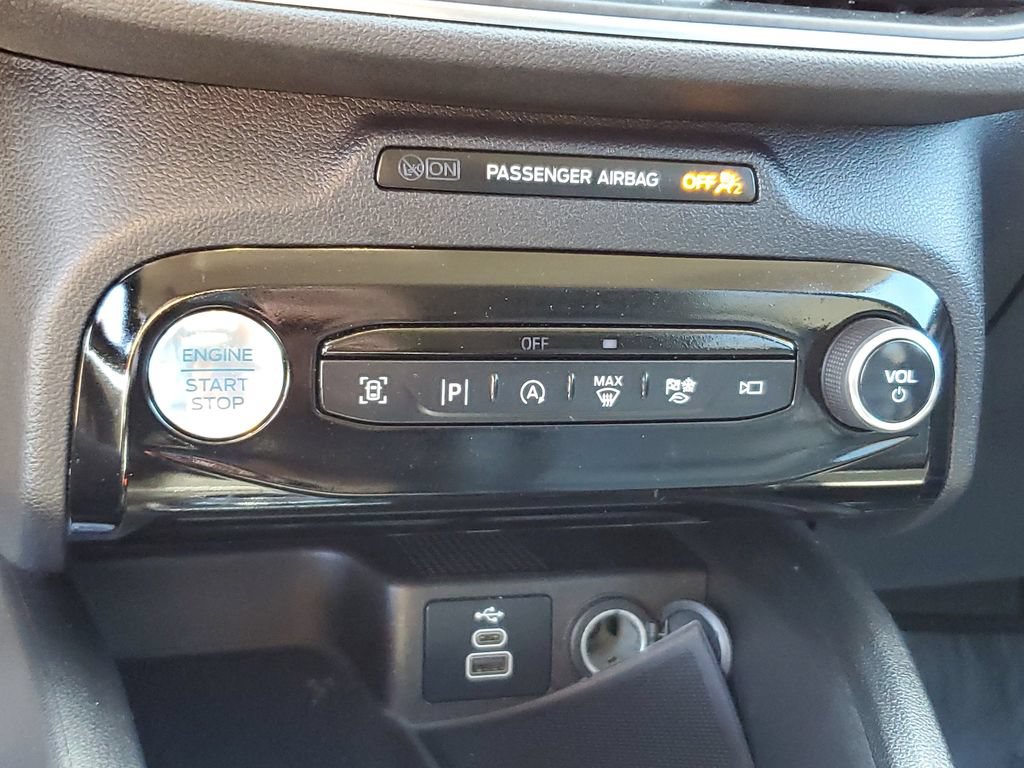 Certified 2024 Ford Escape Platinum AWD/4WD image 25