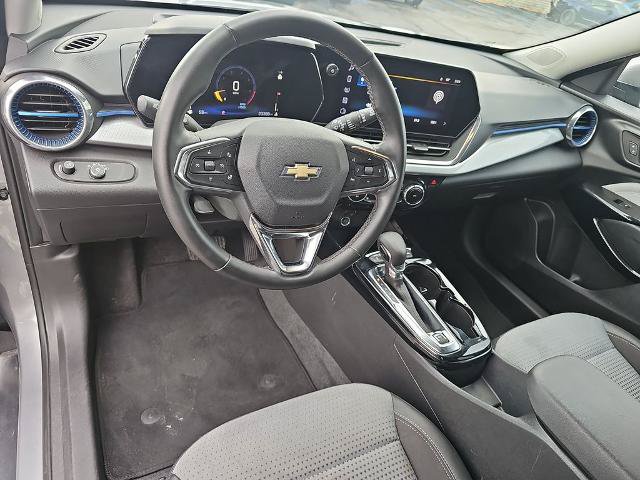 Used 2025 Chevrolet Trax LT w/ LT Convenience Package FWD image 16