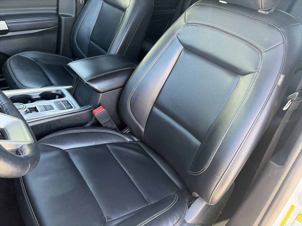 Certified 2023 Ford Explorer XLT w/ Equipment Group 202A RWD image 12