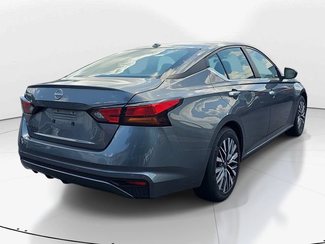 Used 2025 Nissan Altima 2.5 SV FWD image 3