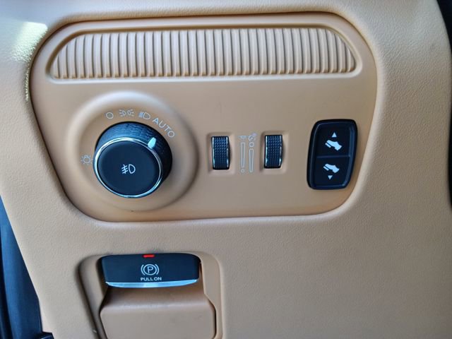Used 2022 Jeep Grand Wagoneer Series III w/ Rear Seat Video Group 1 AWD/4WD image 17