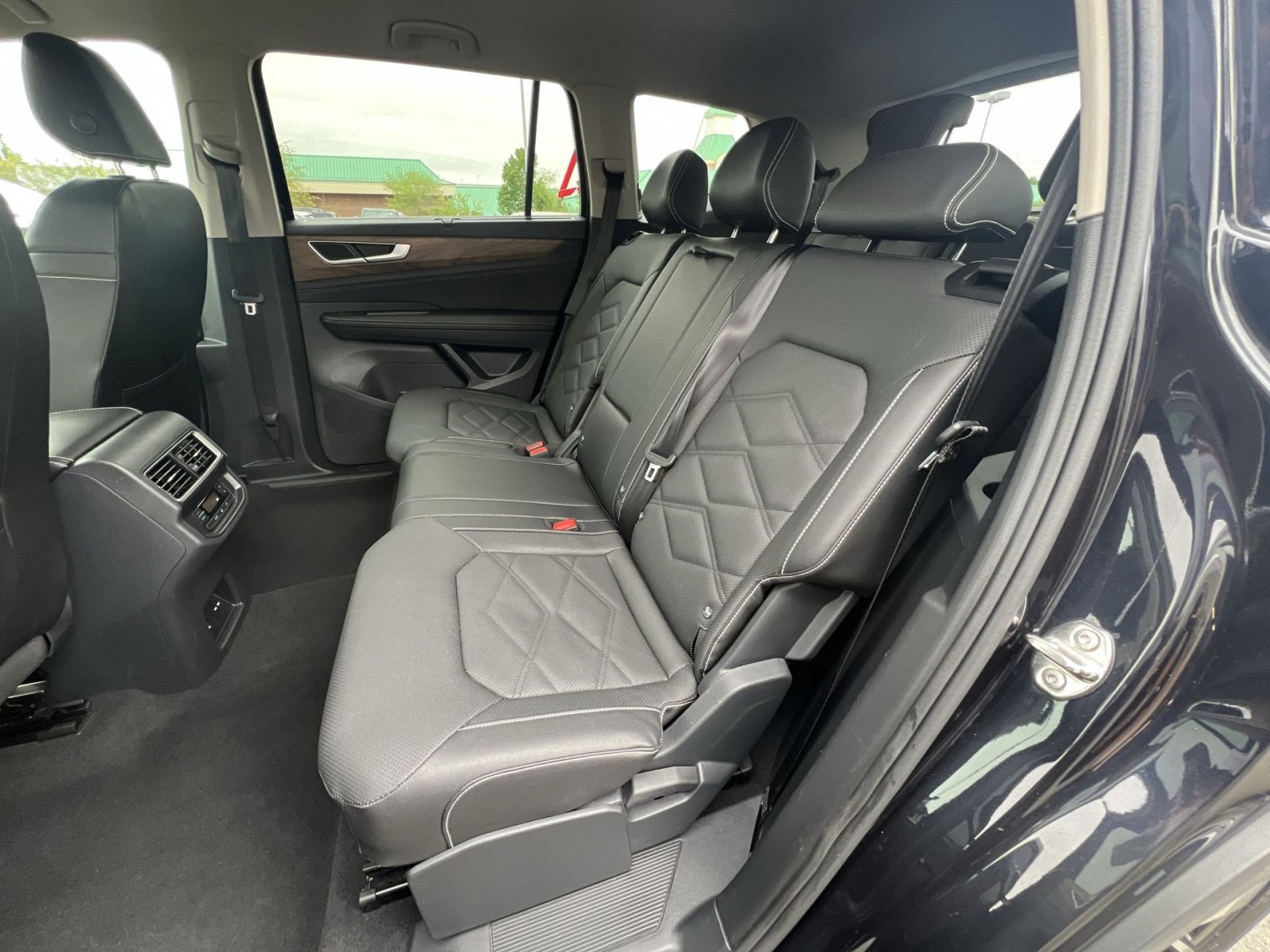 Used 2025 Volkswagen Atlas SE FWD image 31
