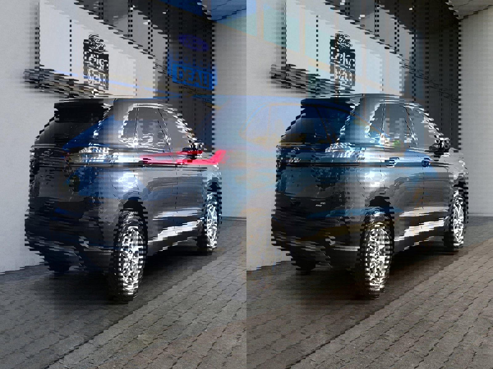 Certified 2022 Ford Edge SEL w/ Convenience Package image 5