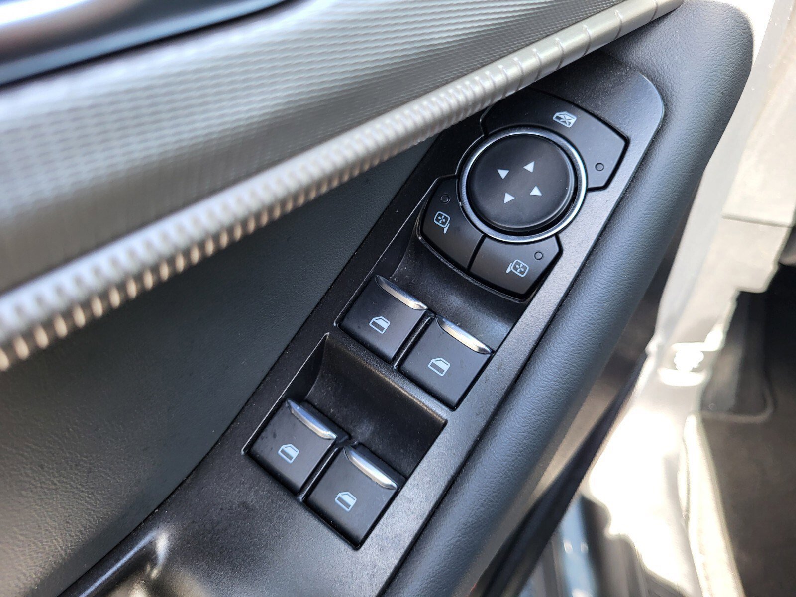 Certified 2025 Ford Explorer Active image 18