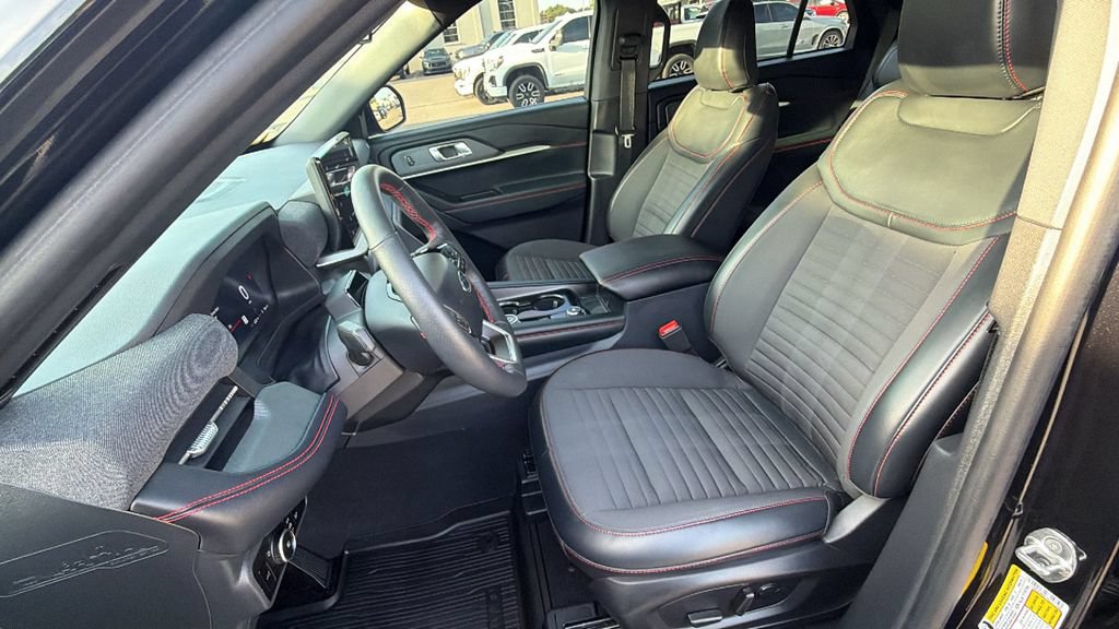 Certified 2025 Ford Explorer ST-Line w/ Premium Package AWD/4WD image 16