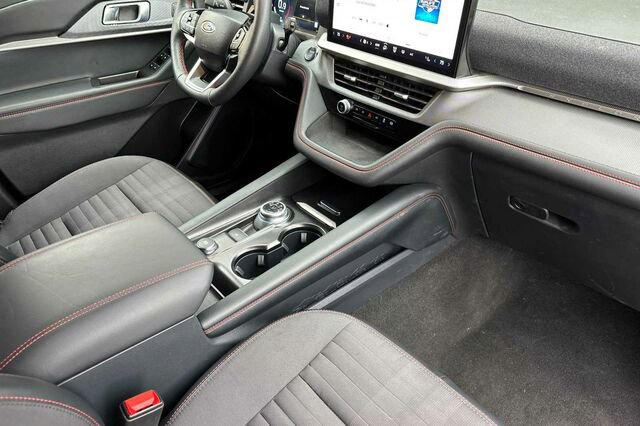 Certified 2025 Ford Explorer ST-Line w/ ST-Line Street Pack image 14