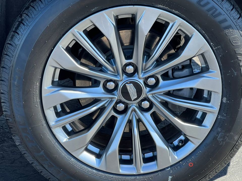 Used 2025 Cadillac XT4 Premium Luxury image 11