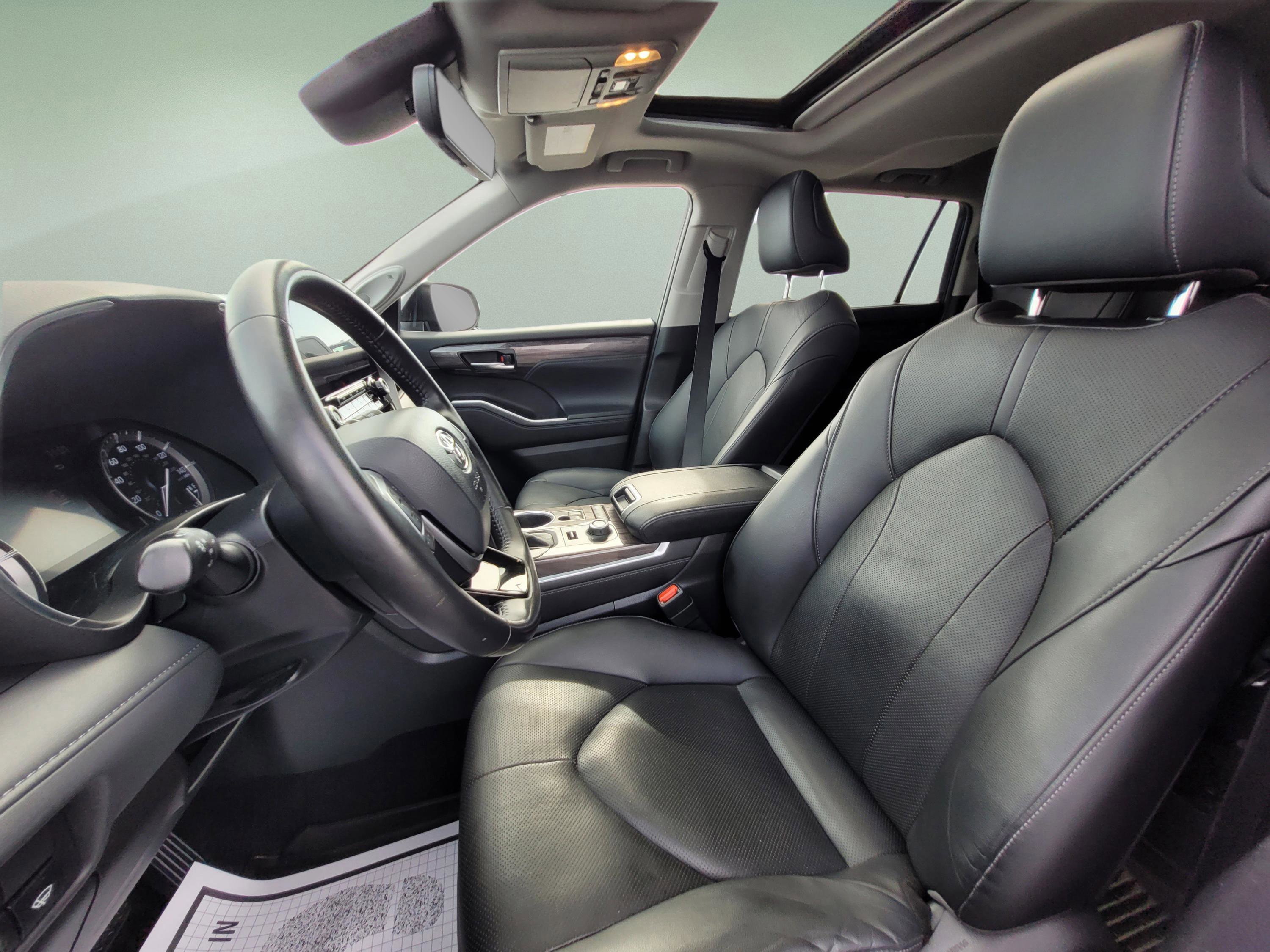 Used 2020 Toyota Highlander Limited image 28