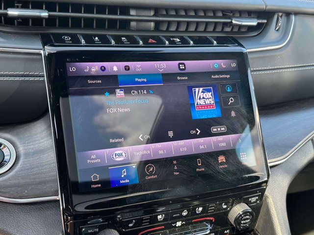 Used 2023 Jeep Grand Cherokee Overland w/ Luxury Tech Group IV image 29