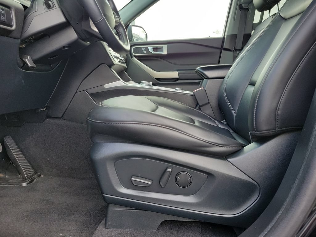 Certified 2023 Ford Explorer XLT w/ Equipment Group 202A AWD/4WD image 19