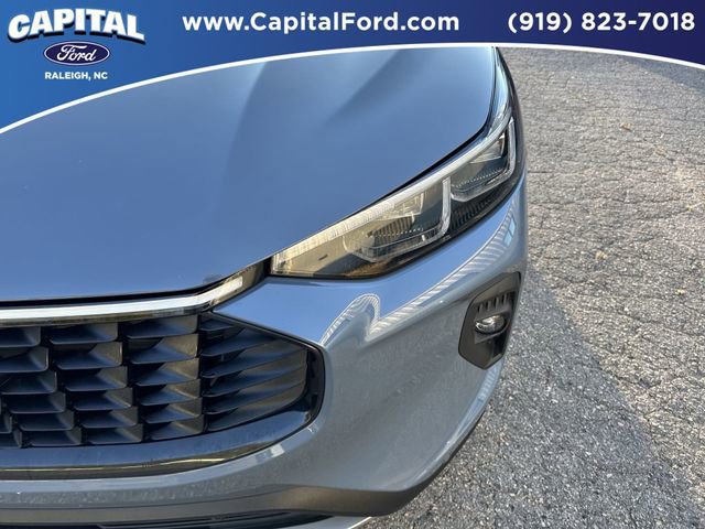 Certified 2025 Ford Escape Platinum w/ Premium Technology Package image 11