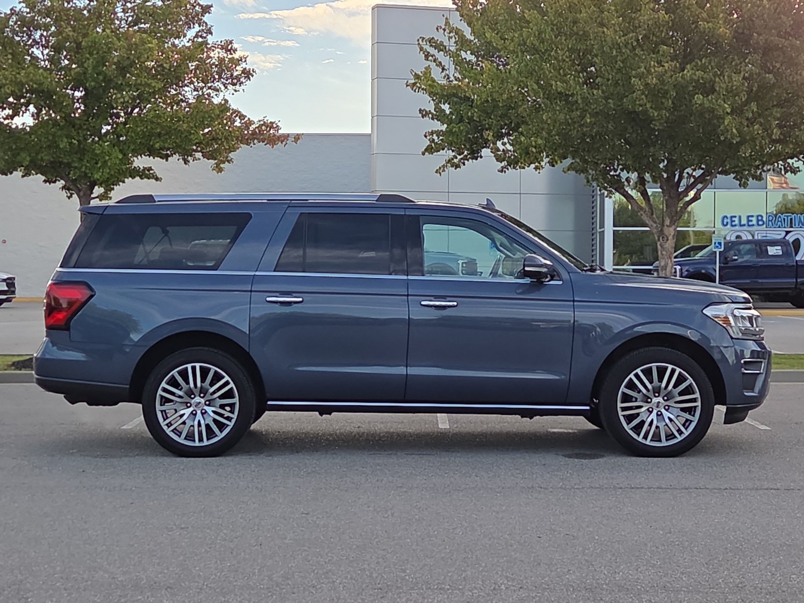 Certified 2022 Ford Expedition Max Limited AWD/4WD image 6