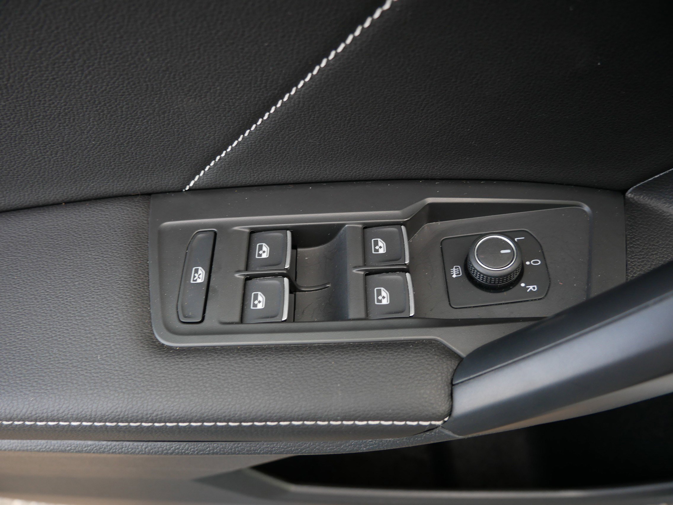 Used 2022 Volkswagen Tiguan SE AWD/4WD image 20
