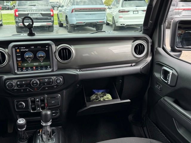 Used 2023 Jeep Wrangler Unlimited Sahara w/ Cold Weather Group AWD/4WD image 31