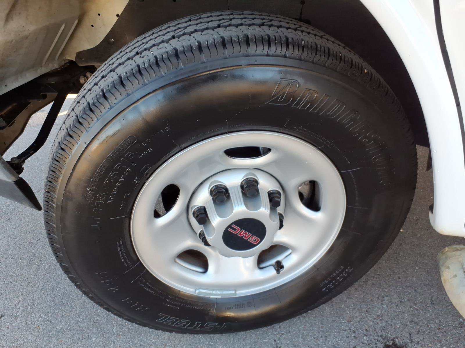 Used 2024 GMC Savana 2500 w/ Driver Convenience Package image 9