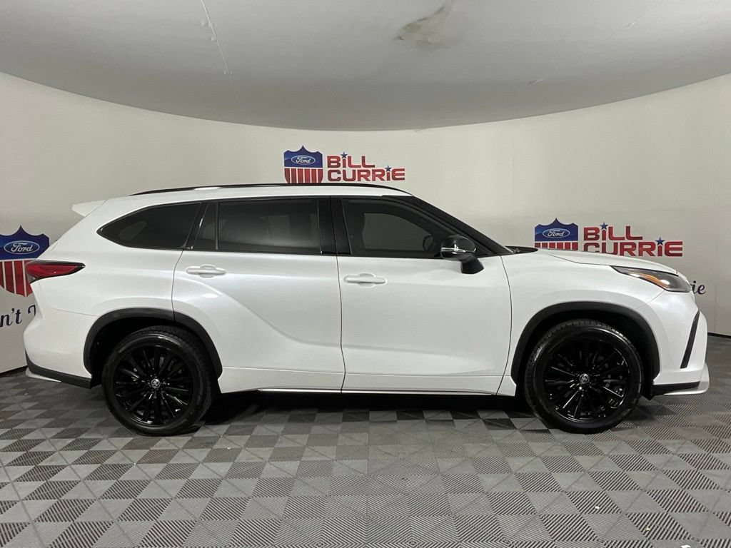 Used 2023 Toyota Highlander XSE AWD/4WD image 2