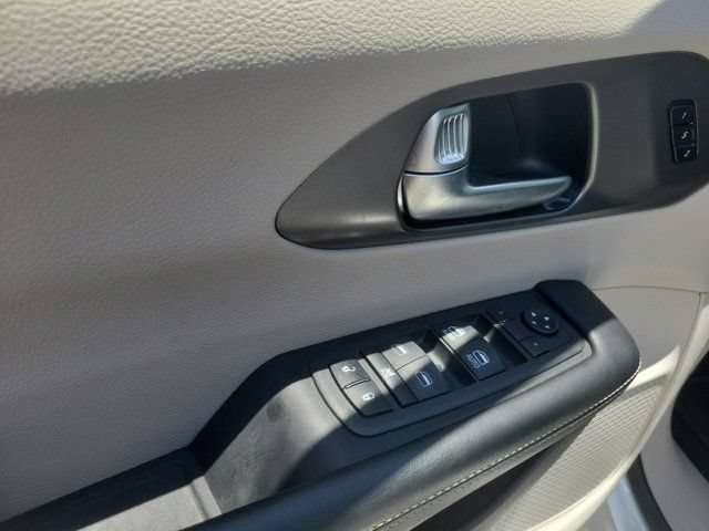 Used 2022 Chrysler Pacifica Touring-L AWD/4WD image 23