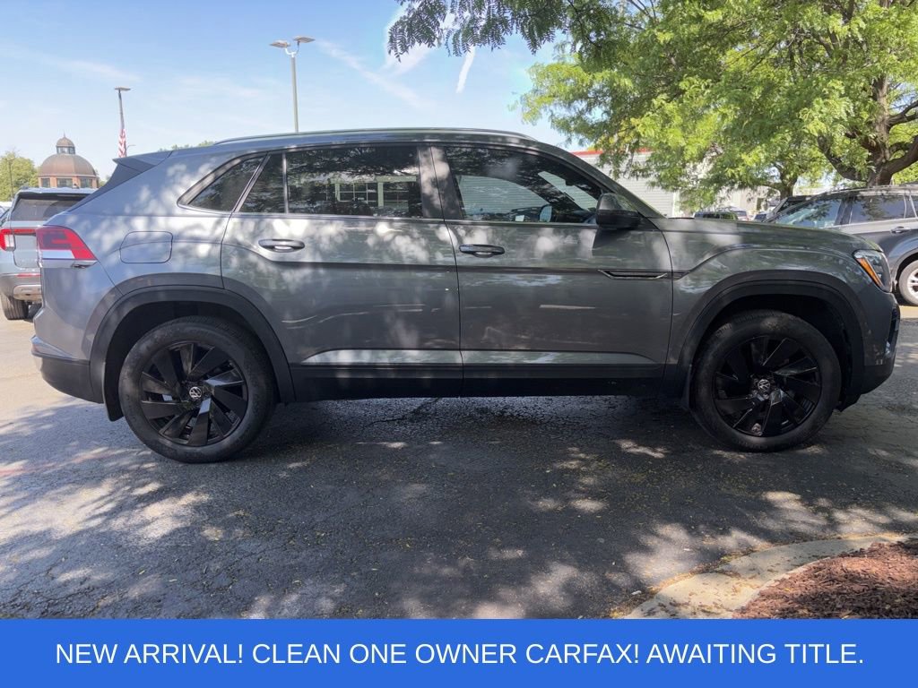 Used 2024 Volkswagen Atlas Cross Sport SE w/ Panoramic Sunroof Package FWD image 6