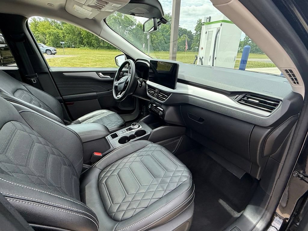 Certified 2023 Ford Escape Platinum w/ Premium Technology Package AWD/4WD image 10