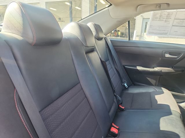 Used 2017 Toyota Camry SE w/ Moonroof Package FWD image 29