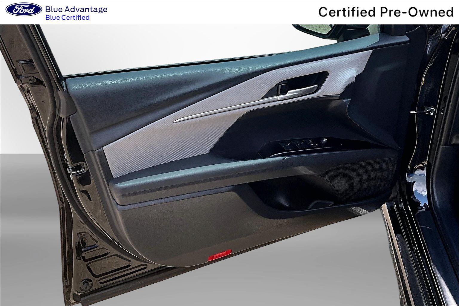 Used 2025 Toyota Camry SE w/ Convenience Package FWD image 25
