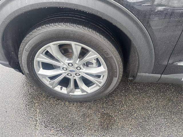 Certified 2022 Ford Explorer XLT w/ Equipment Group 202A image 10