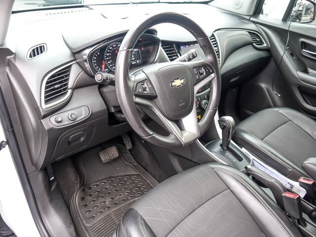 Used 2022 Chevrolet Trax LT w/ LT Convenience Package AWD/4WD image 14