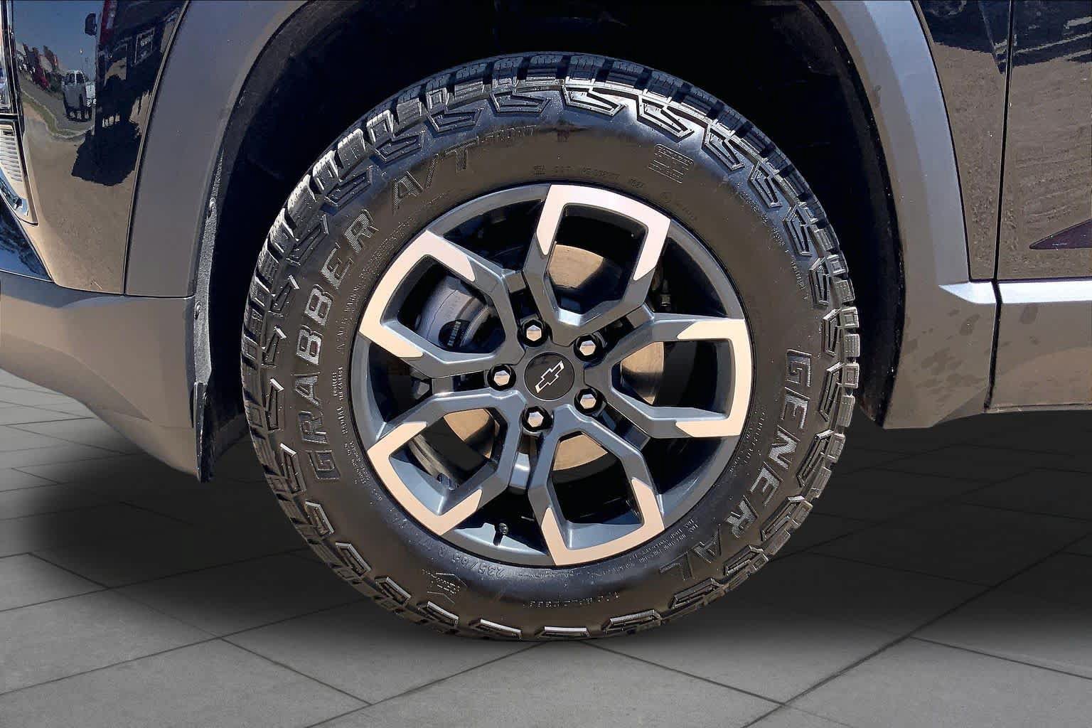 Used 2025 Chevrolet Equinox ACTIV FWD image 11