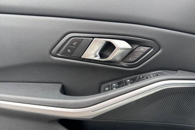 Used 2025 BMW 330i Sedan image 9
