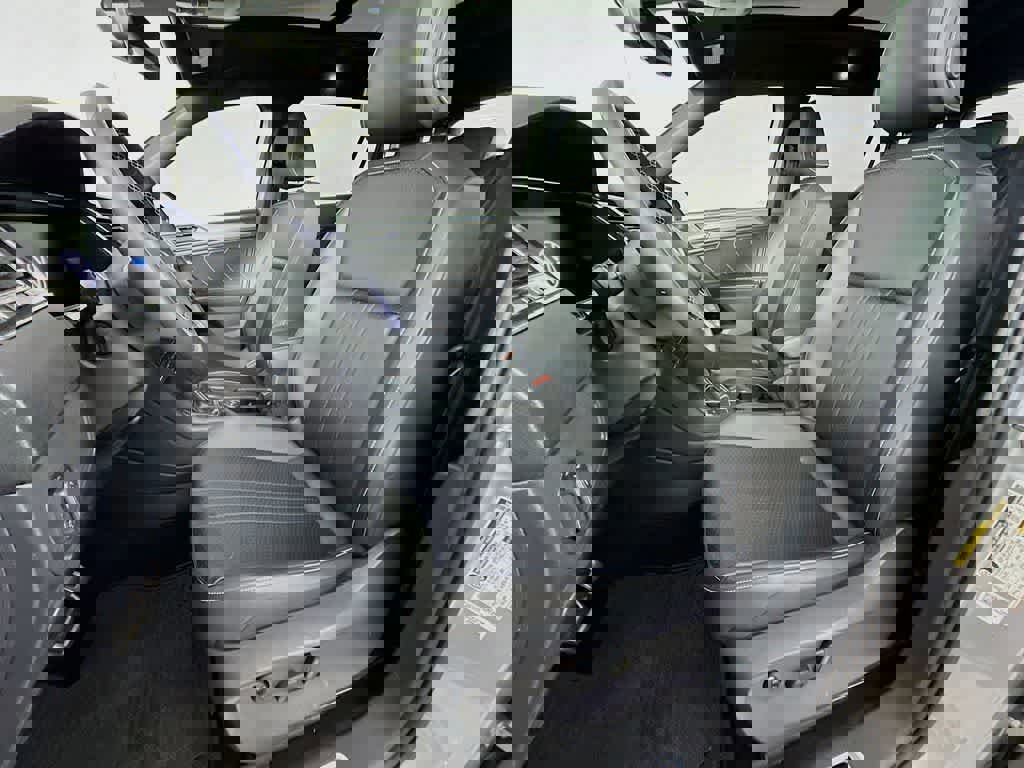 Used 2023 Volkswagen Tiguan SE R-Line image 16