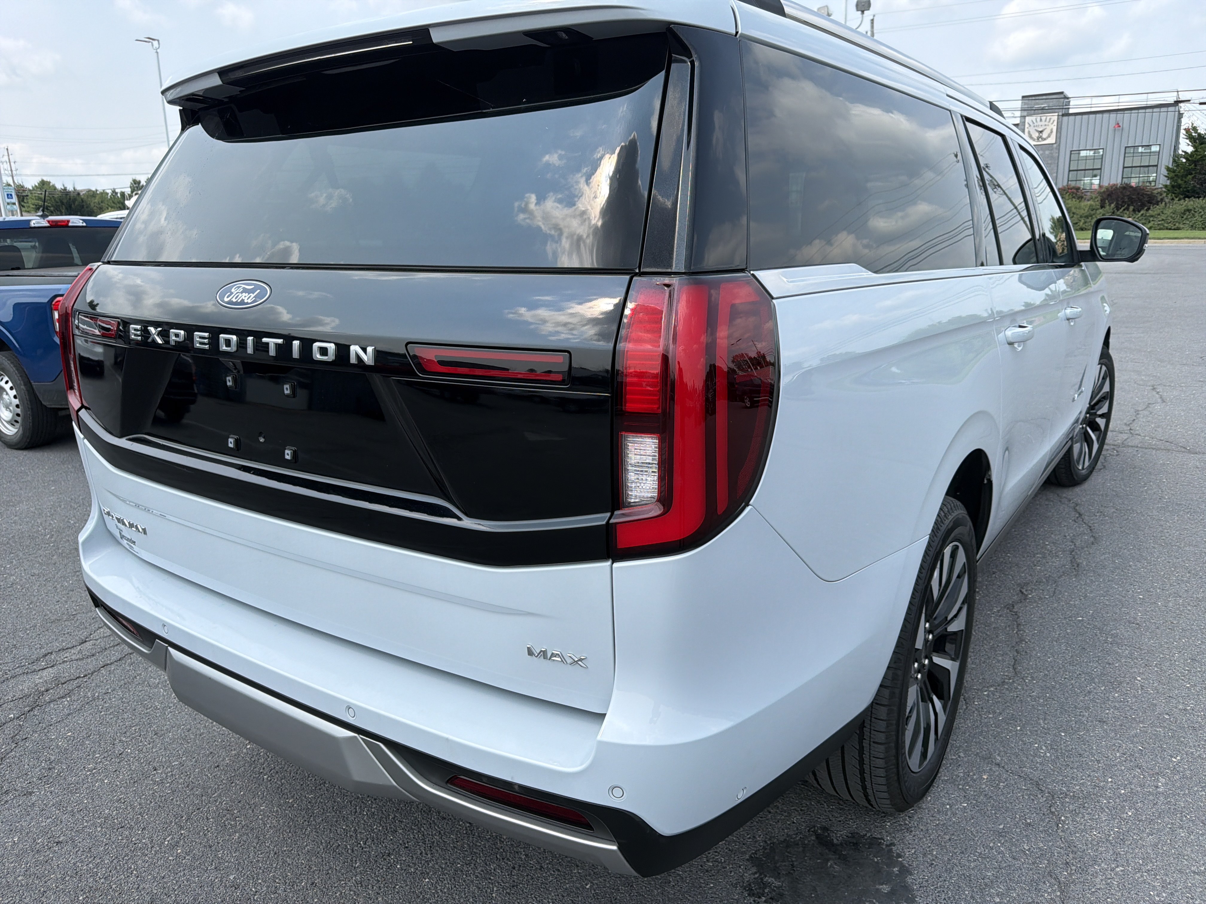 Certified 2025 Ford Expedition Max Platinum w/ Driver's Package AWD/4WD image 3