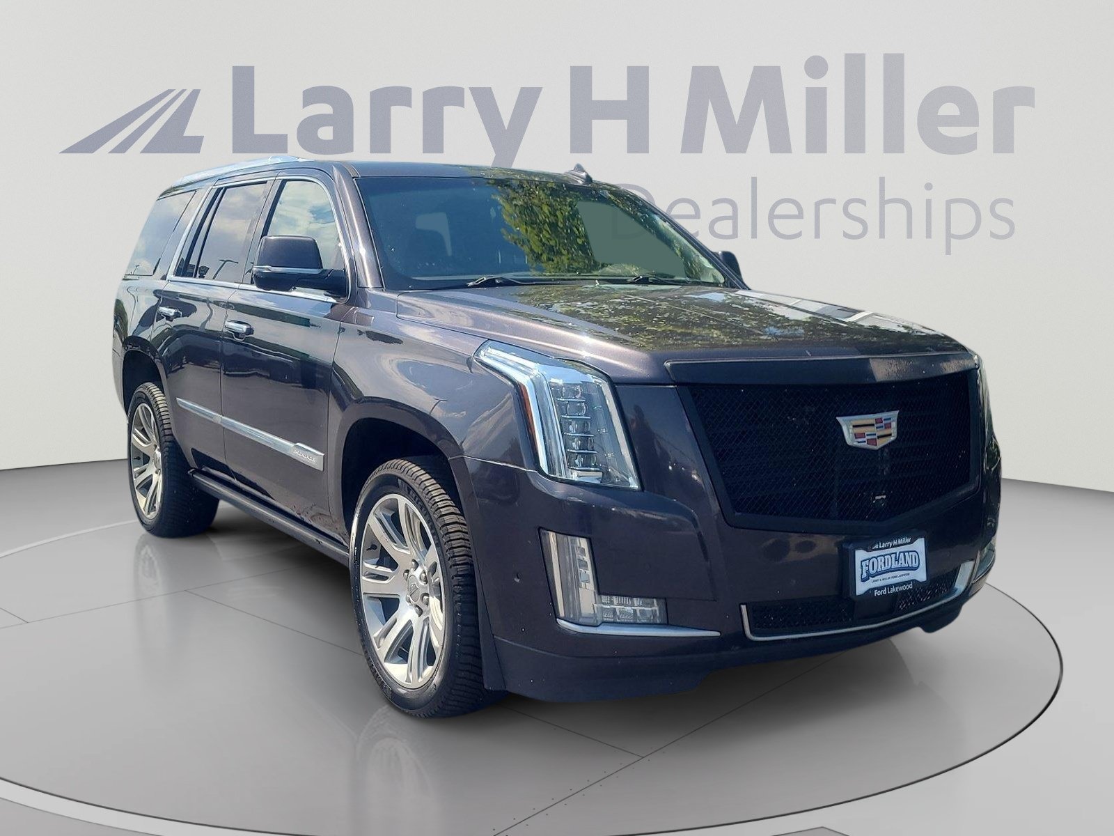 Used 2017 Cadillac Escalade Premium Luxury AWD/4WD image 7